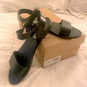 Steve Madden Black Leather DONDDI Sandals